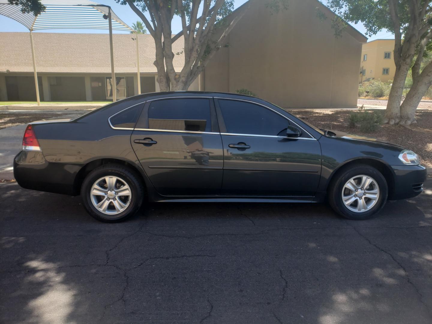 2014 /gray Chevrolet Impala ls fleet (2G1WA5E31E1) with an 3.6L V6 DOHC 24V engine, 6-Speed Automatic transmission, located at 323 E Dunlap Ave., Phoenix, AZ, 85020, (602) 331-9000, 33.567677, -112.069000 - 2014 Chevrolet Impala Limited LS,..... Ice cold A/C, No accidents, Power everything, Stereo/cd player, Phone sync, Bluetooth, Clean Gray interior with Gray cloth seats in near perfect condition, power windows, power door locks, clean Arizona title, Runs and Drives Excellent. Very clean inside and ou - Photo#4